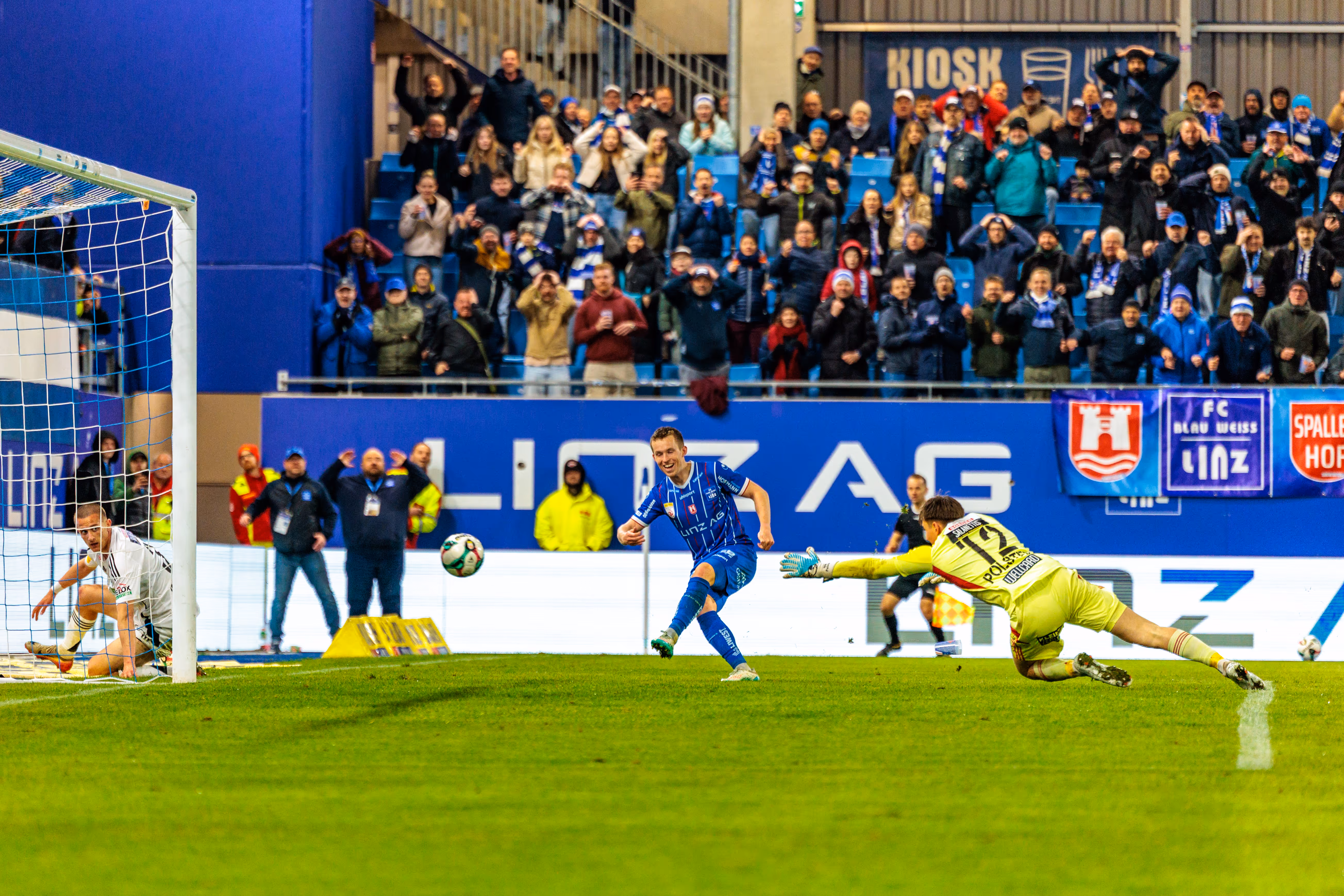 Befreiungsschlag an der Donau: Blau-Weiß Linz demontiert den WAC und gibt die Rote Laterne ab