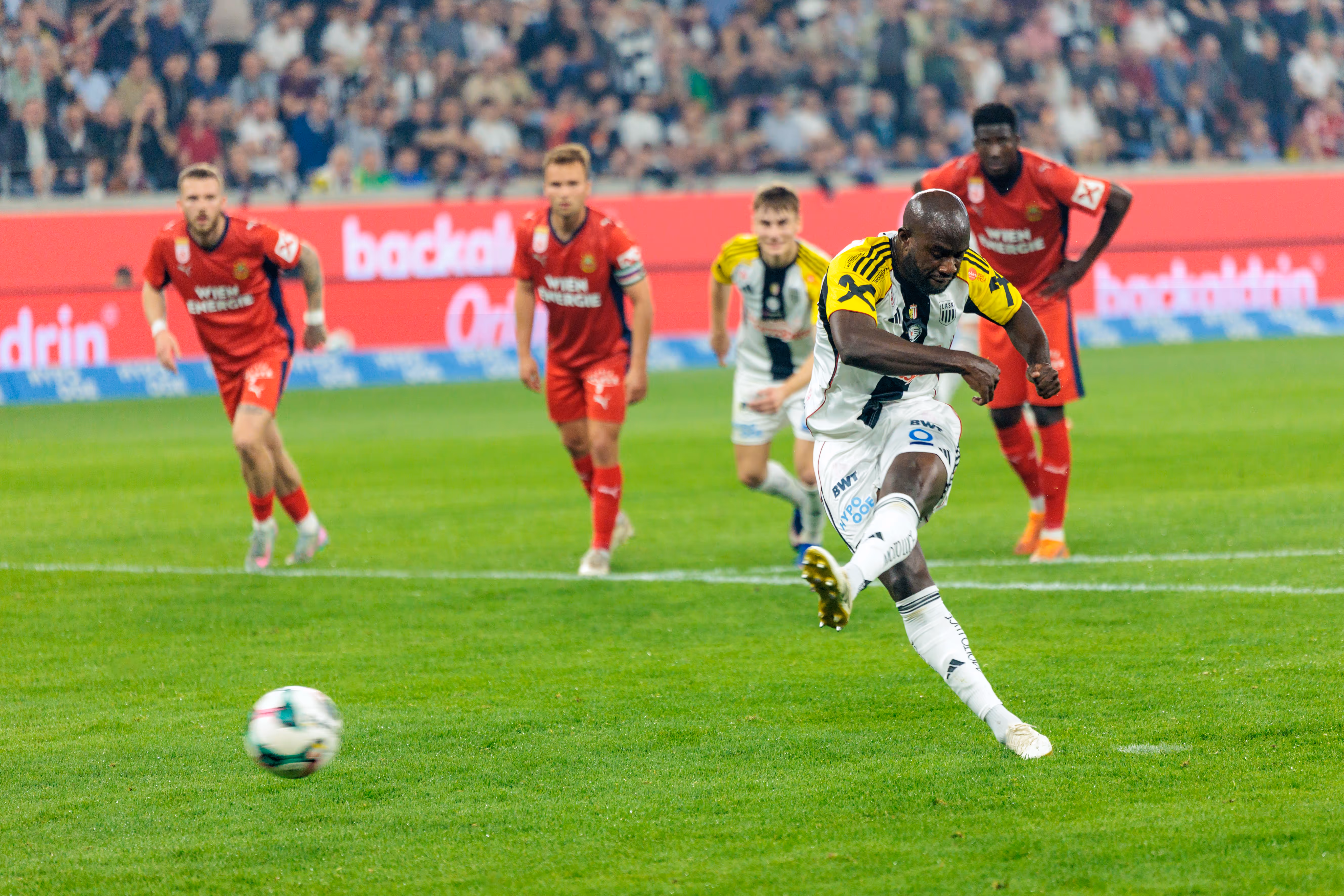 LASK greift nach dem Double: 3:1-Heimsieg beendet Rapids Meisterträume