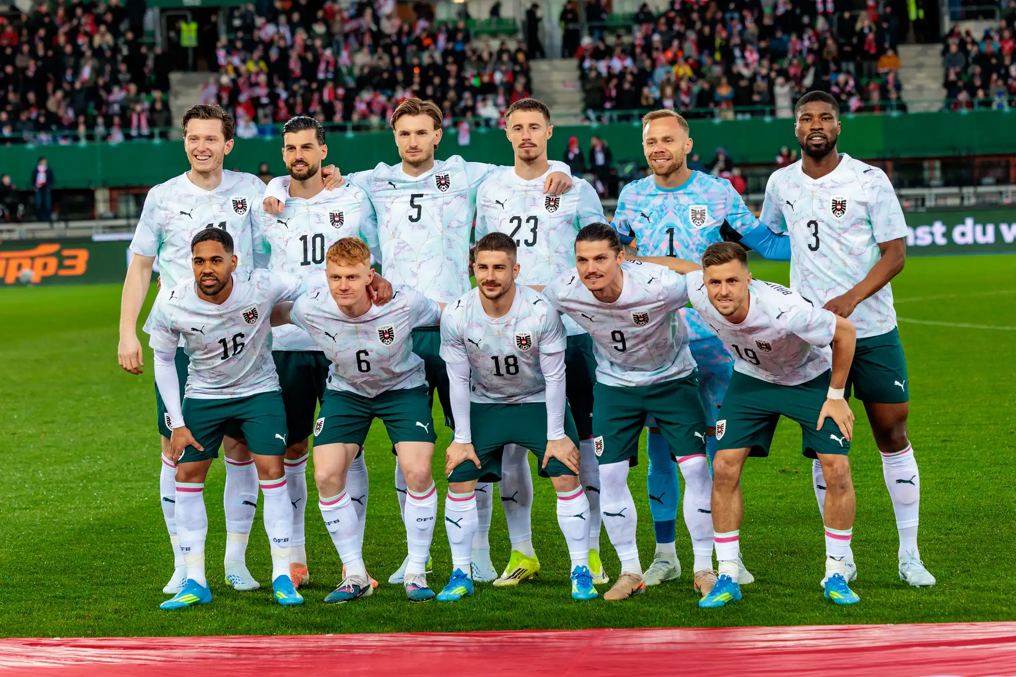 Die österreichische Fußballnationalmannschaft posiert vor dem 5:1-WM-Testspielsieg gegen Ghana für ein Gruppenfoto