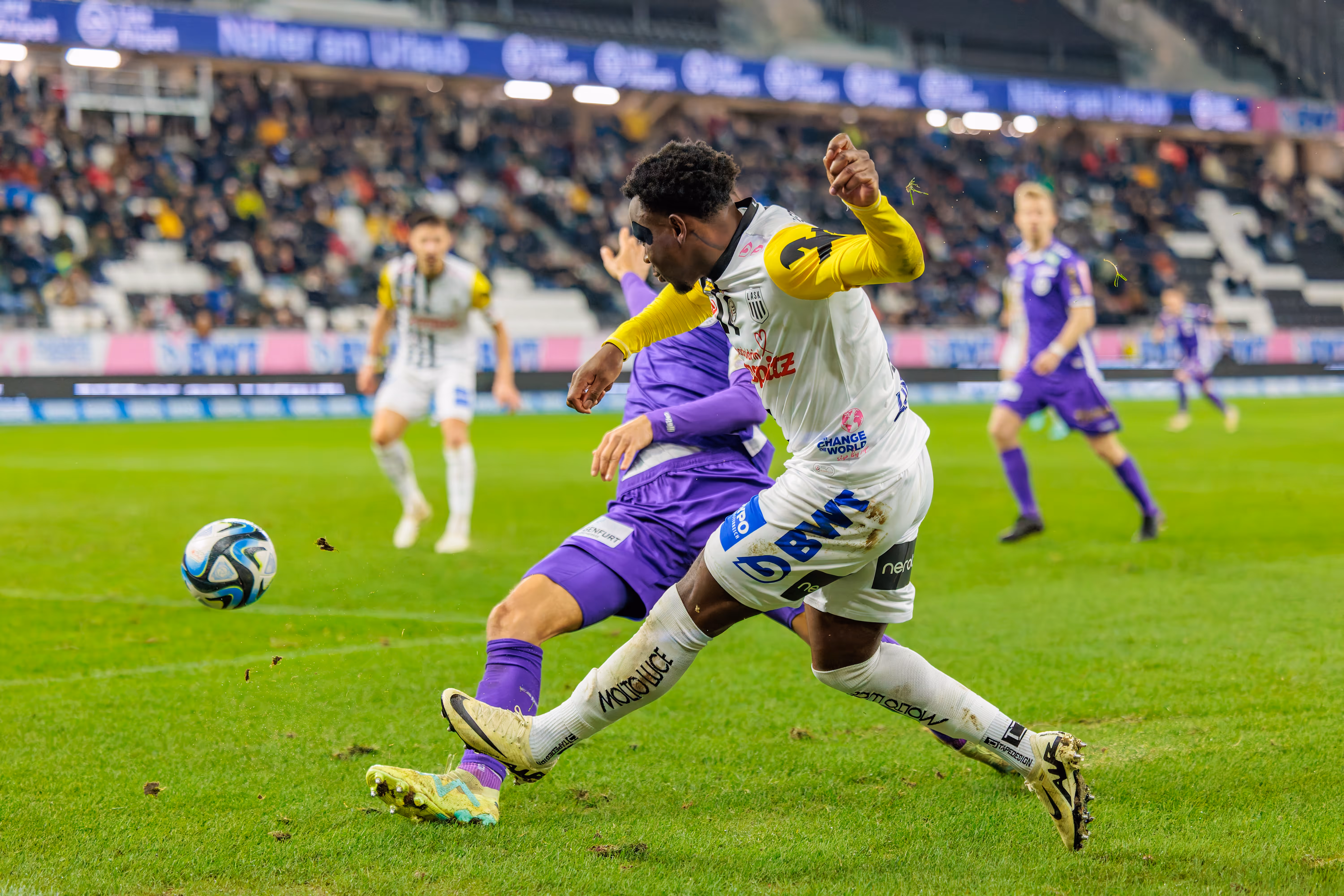 Spektakel in Linz: Zulj-Doppelpack sichert LASK spätes Remis gegen Klagenfurt